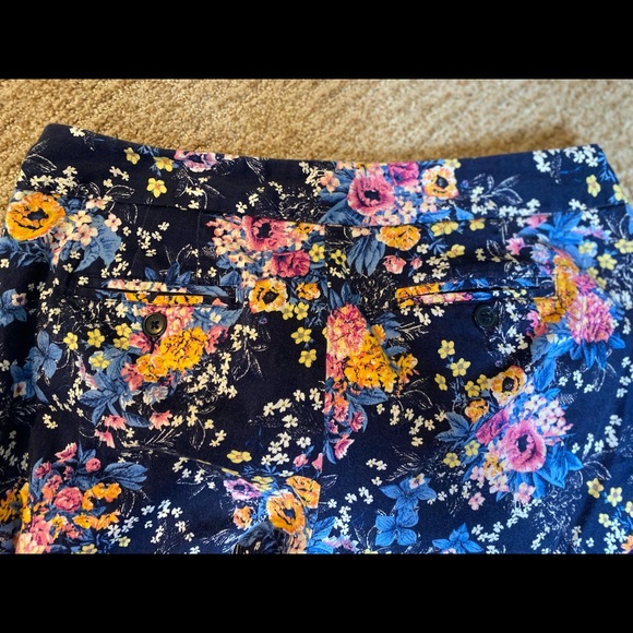 Floral Capri Pants - Picture 3 of 3